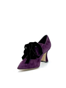 Scarpa accollata in velluto viola con fiocco in velluto nero. Fodera in pelle. S