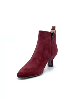 Red cherry suede boot. Leather lining, leather sole. 5,5 cm heel