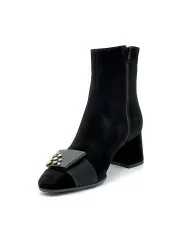 Black suede boot with metal accessory. Leather lining, leather sole. 5,5 cm heel