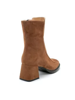 Caramel colour suede boot. Leather lining, rubber sole. 6 cm heel.