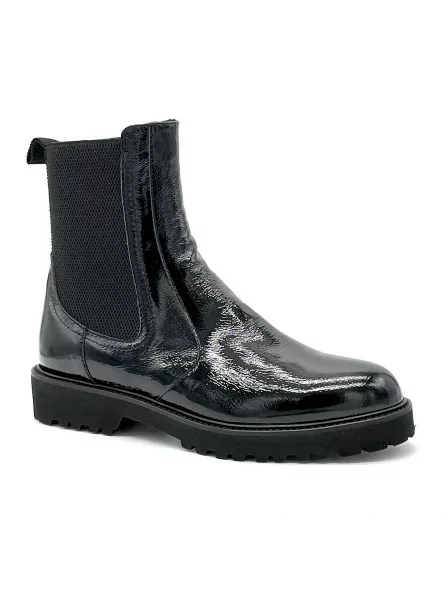 Black patent leather with creased effect beatle. Leather lining, rubber sole. 3,