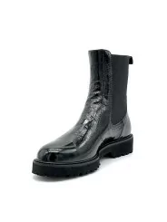 Black patent leather with creased effect beatle. Leather lining, rubber sole. 3,
