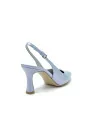 Iridescent light blue leather slingback. Leather lining. Leather sole. 8,5 cm he