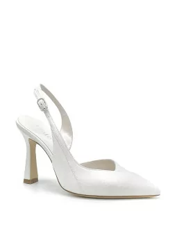 White laminate fabric slingback. Leather lining. Leather sole. 9,5 cm heel.