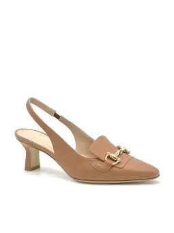 Light brown leather slingback with golden clamp. Leather lining. Leather sole. 5