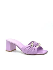 Lavender leather mule with gold accessory. Leather lining. Leather sole. 5,5 cm 