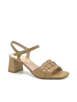 Tan leather sandal with intertwined band. Leather lining. Leather sole. 5,5 cm h