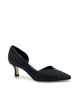 Black laminate fabric pump with V-neck, open from the inside. Leather lining Lea