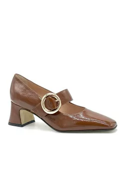 Brown patent with creased effect mary jane with gold metal buckle. Leather linin