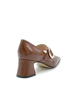 Brown patent with creased effect mary jane with gold metal buckle. Leather linin