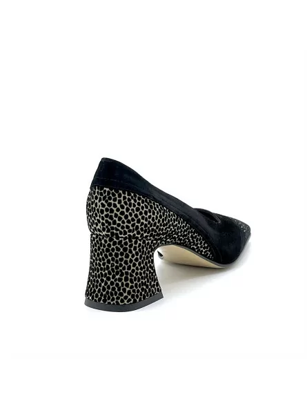 Black and printed beige and black suede pump. Leather lining, leather and rubber