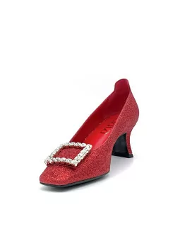 Red glitter pump with jewel buckle. Leather lining, leather sole. 5,5cm heel.