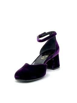 Purple velvet d’orsay. Leather lining, leather sole. 5,5 cm heel.