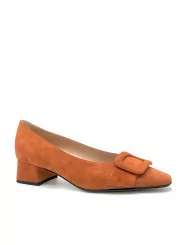 Pumpkin color suede pump with lined buckle. Leather lining, leather and rubber s