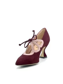 Bordeaux and light pink suede pump with black suede ribbon. Leather lining, leat