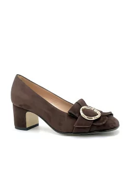 Brown suede pump with golden buckle. Leather lining, leather and rubber sole. 5,
