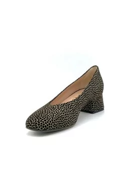 Beige and brown printed suede pump. Leather lining, leather and rubber sole. 3,5
