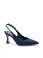 Slingback in raso di seta blu con dettaglio gioiello. Fodera in pelle, suola in 