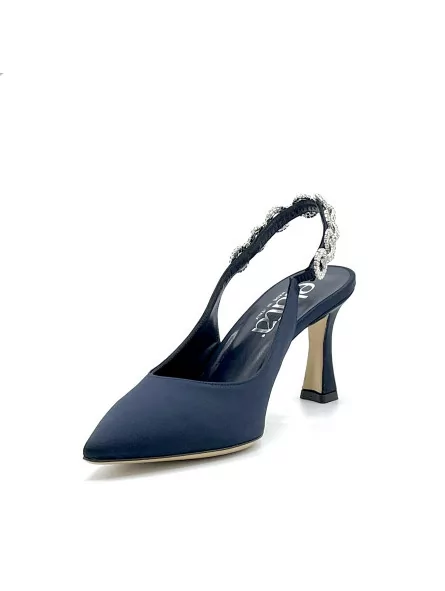 Blue silk satin slingback with jewel detail. Leather lining. Leather sole. 7,5 c