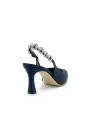 Slingback in raso di seta blu con dettaglio gioiello. Fodera in pelle, suola in 