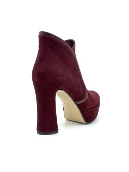 Bordeaux suede and patent boot. Leather lining, leather and rubber sole. 10,5 cm