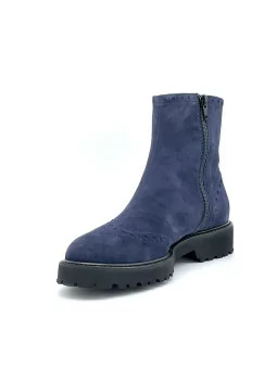 Blue suede boot. Leather lining, rubber sole. 3 cm heel.