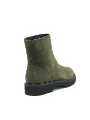 Dark green suede boot. Leather lining, rubber sole. 3 cm heel.