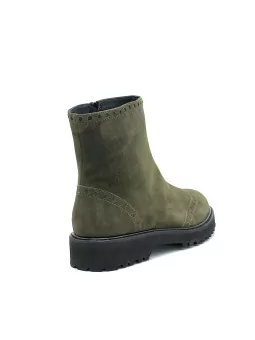 Dark green suede boot. Leather lining, rubber sole. 3 cm heel.