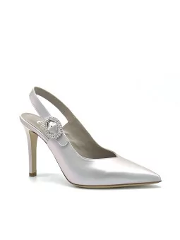 Iridescent oyster slingback with jewel buckle. Leather lining, leather sole. 9,5