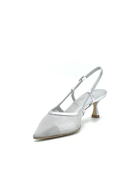 Silver mesh and laminate leather slingback. Leather lining, leather sole. 5,5 cm