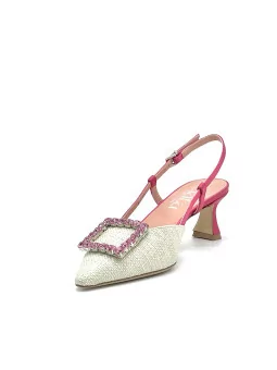 Slingback in rafia beige e raso di seta azalea con fibbia gioiello. Fodera in pe