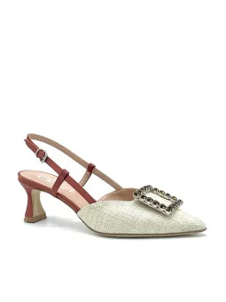 Slingback in rafia beige e raso di seta bronzo con fibbia gioiello. Fodera in pe