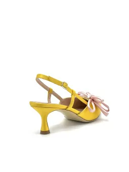 Yellow silk slingback with pink silk bow. Leather lining, leather sole. 5,5 cm h