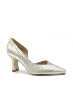 Gold laminate leather pumps with internal opening. Leather lining, leather sole.