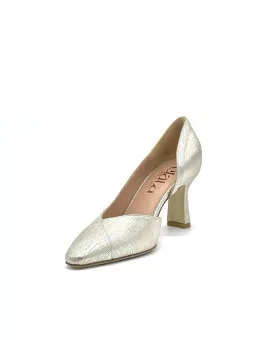 Gold laminate leather pumps with internal opening. Leather lining, leather sole.