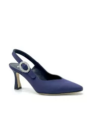 Blue silk slingback with jewel buckle. Leather lining, leather sole. 7,5 cm heel