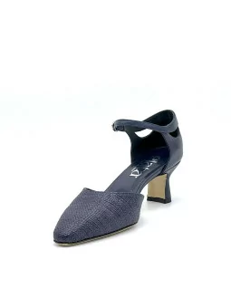 Blue raffia and leather d’orsay with ankle strap. Leather lining, leather sole