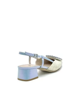 Slingback in rafia beige e pelle cangiante celeste con accessorio gioiello. Fode