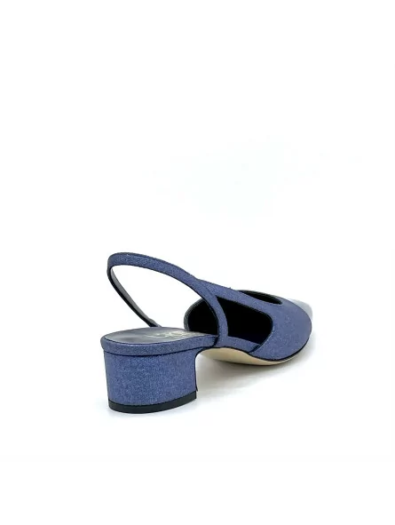 Blue laminate fabric and patent slingback. Leather lining, leather sole. 3,5 cm 