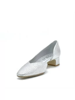 Silver laminate leather pumps with internal opening. Leather lining, leather sol