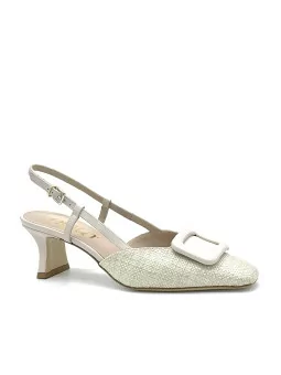 Beige raffia slingback with milk colored leather insert and buckle. Leather lini