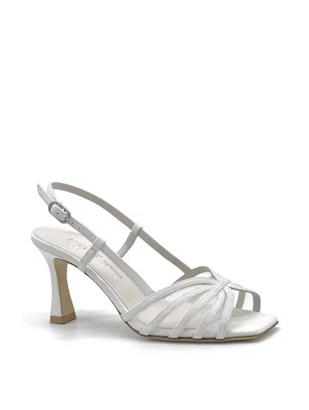 White laminate fabric sandal with mesh insert. Leather lining, leather sole. 7,5