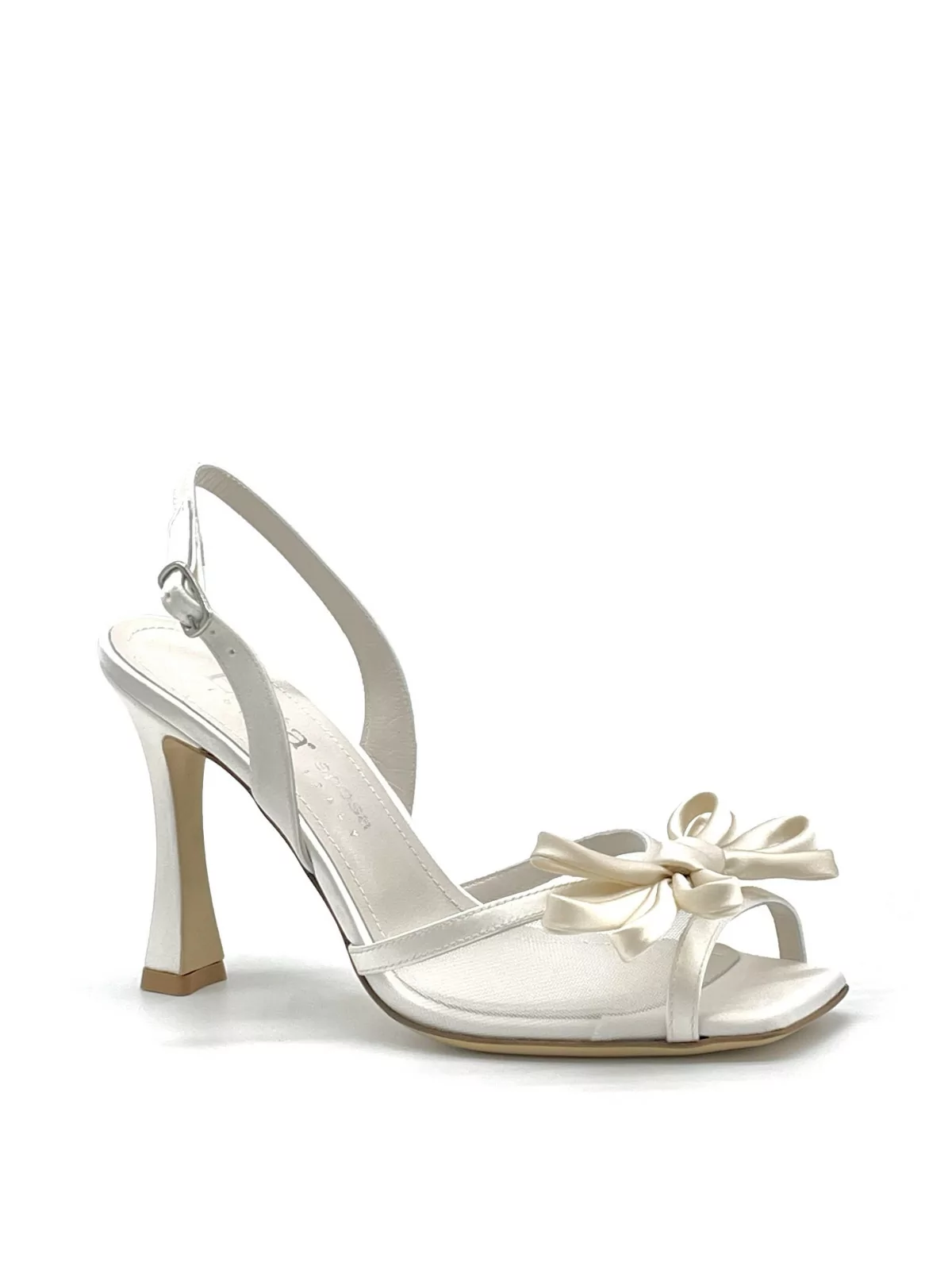 White silk sandal with mesh insert and white bow. Leather lining, leather sole. 