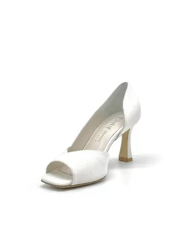 White laminate fabric Open toe. Leather lining, leather sole. 7,5 cm  heel.