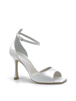 White pearl leather sandal with ankle strap. Leather lining, leather sole. 9,5 c