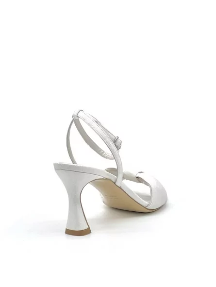 White laminate fabric sandal. Leather lining , leather sole. 7,5 cm heel.