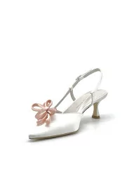 White silk slingback with silk pink bow. Leather lining, leather sole. 5,5 cm he