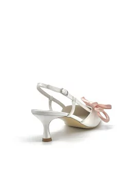 White silk slingback with silk pink bow. Leather lining, leather sole. 5,5 cm he