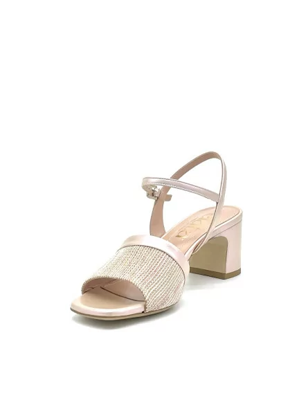 Iridescent pink leather sandal with multicolor fabric. Leather lining, leather s