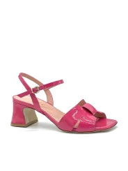 Raspberry colored patent sandal. Leather lining, leather sole. 5,5 cm heel.
